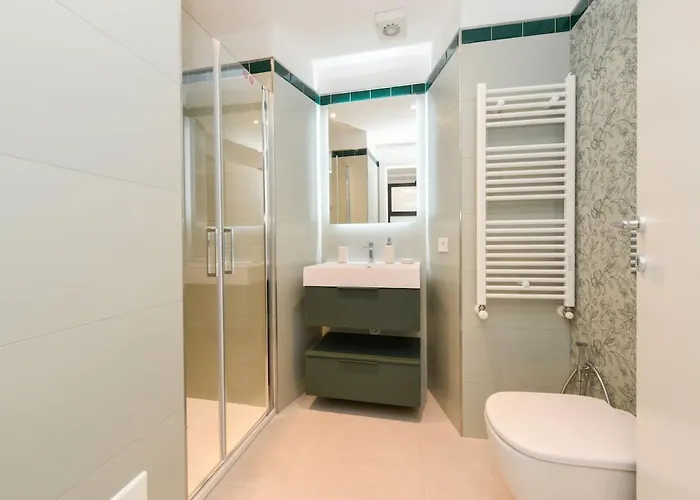 Lakefront And Downtown Within Walking Distance! Appartement