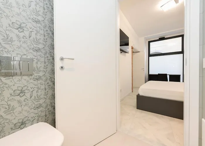 Lakefront And Downtown Within Walking Distance! Como