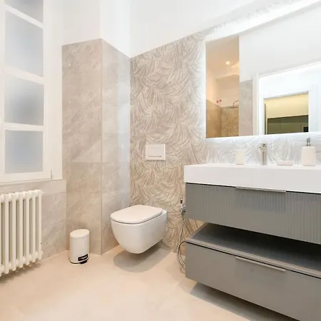 דירה Lakefront And Downtown Within Walking Distance!