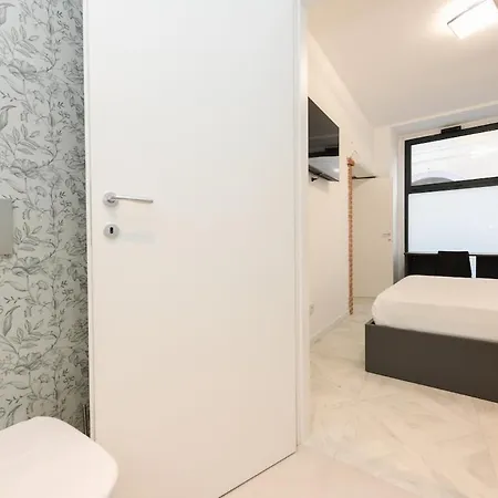 Lakefront And Downtown Within Walking Distance! קומו