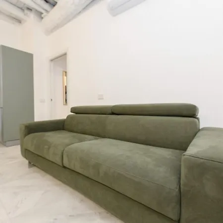 Lakefront And Downtown Within Walking Distance! דירה *