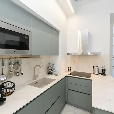 דירה Lakefront And Downtown Within Walking Distance! *