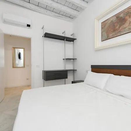 Lakefront And Downtown Within Walking Distance! דירה קומו